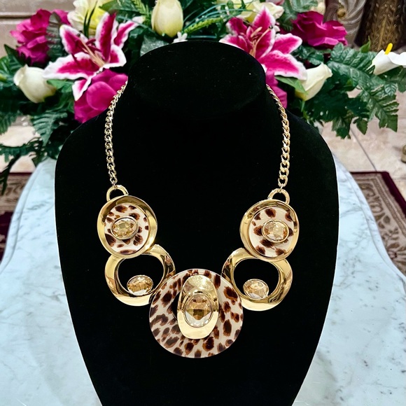 Natasha Leopard Print Resin with Glass Crystals Necklace - Picture 3 of 7